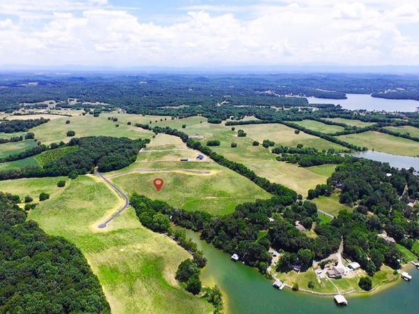 3833 Gravelly Hills Rd, Louisville, TN 37777