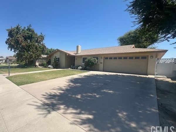 6405 Desert Hills Avenue, Bakersfield, CA 93309