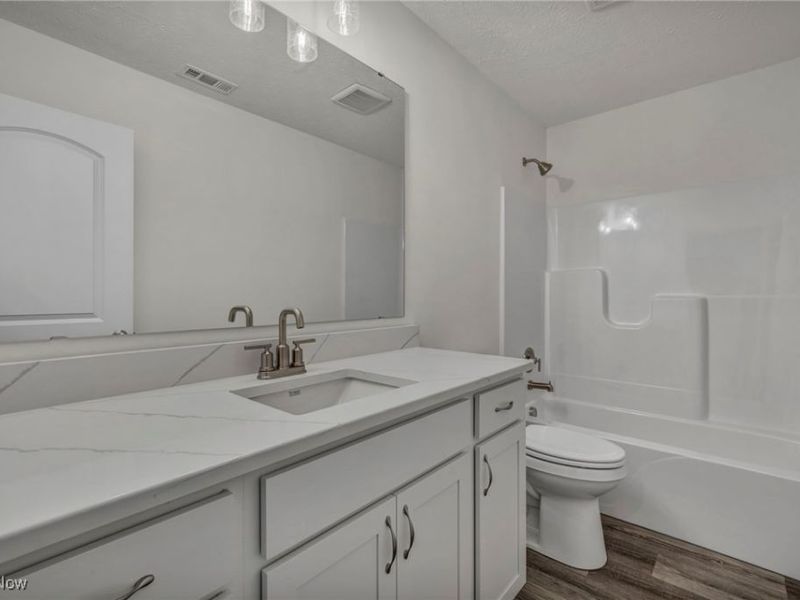 2090 Glenmont Drive, Brunswick, OH 44212 Photo 14