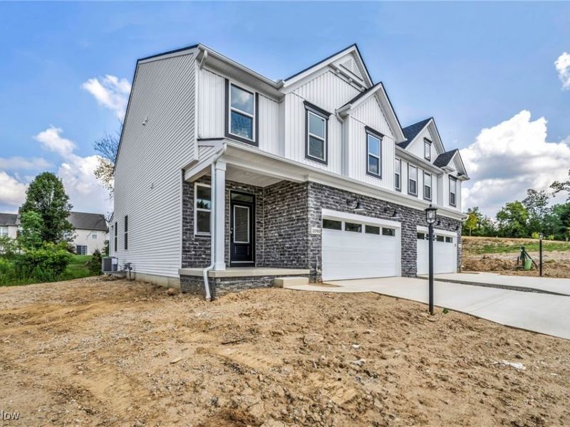 2090 Glenmont Drive, Brunswick, OH 44212 Photo 2