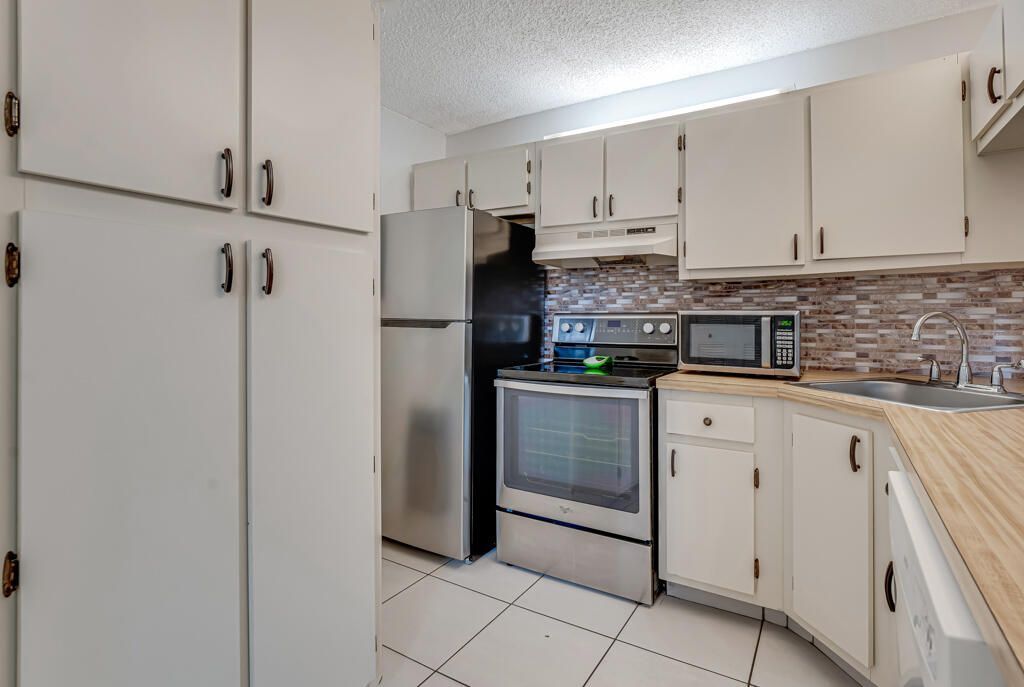 1112 Green Pine Boulevard, Unit G3, West Palm Beach, FL 33409 Photo