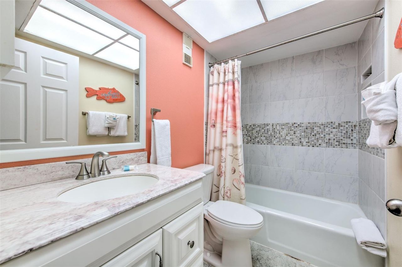 17450 Gulf Boulevard, Unit 103, Redington Shores, FL 33708 Photo