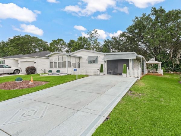 1705 W SCHWARTZ BOULEVARD, LADY LAKE, FL 32159