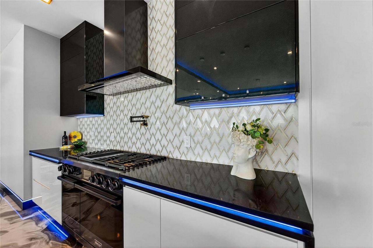 9600 W Gulf Boulevard, Treasure Island, FL 33706 Photo