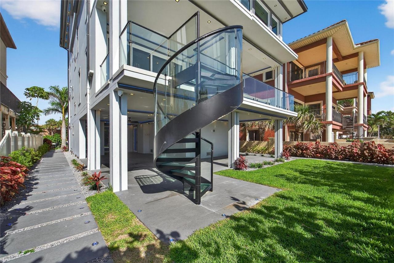 9600 W Gulf Boulevard, Treasure Island, FL 33706 Photo