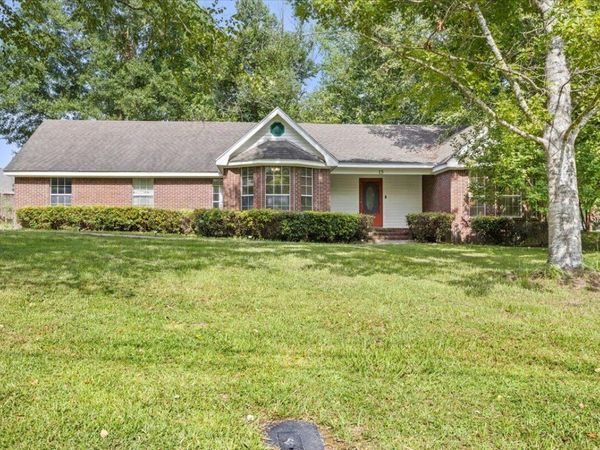15 Chateau, Petal, MS 39465