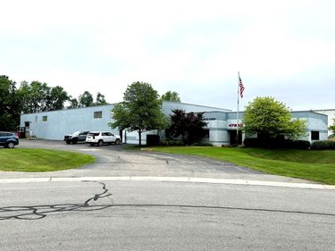 47840 Anna Court, Wixom, MI 48393