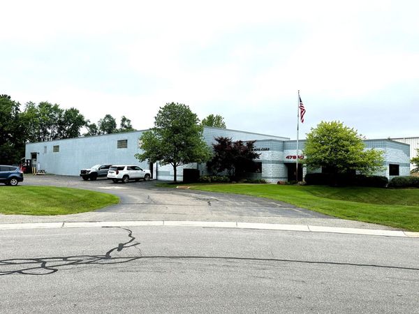 47840 Anna Court, Wixom, MI 48393