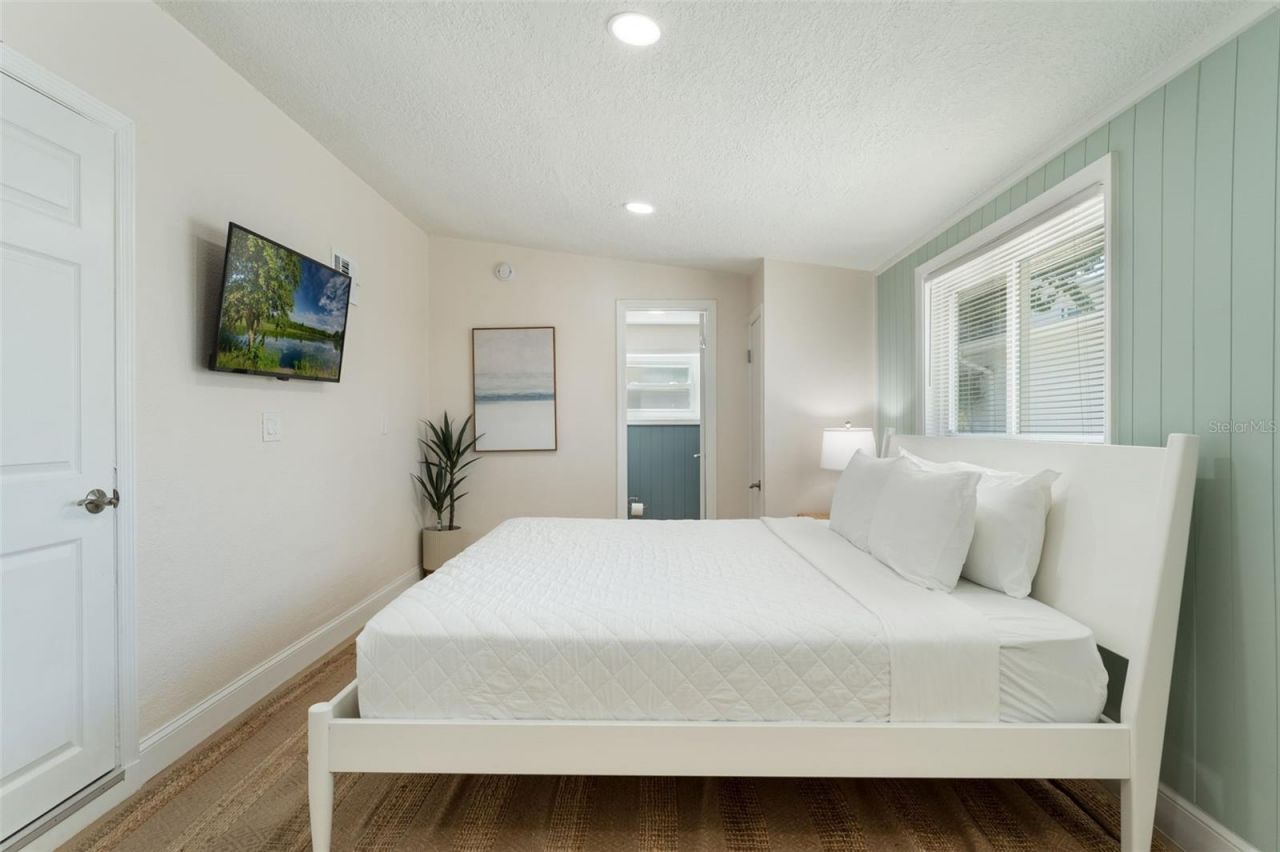 637 S Orlando Avenue, Cocoa Beach, FL 32931 Photo