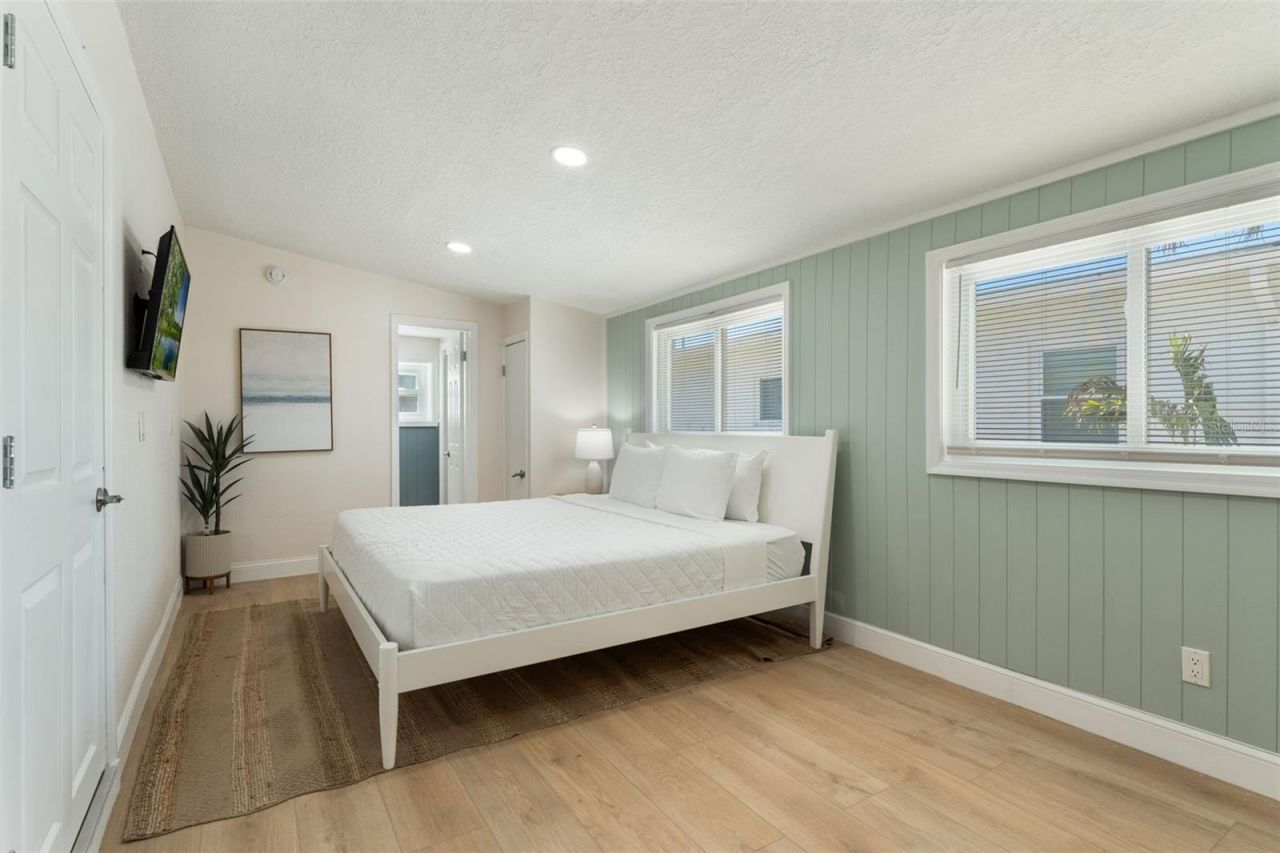 637 S Orlando Avenue, Cocoa Beach, FL 32931 Photo