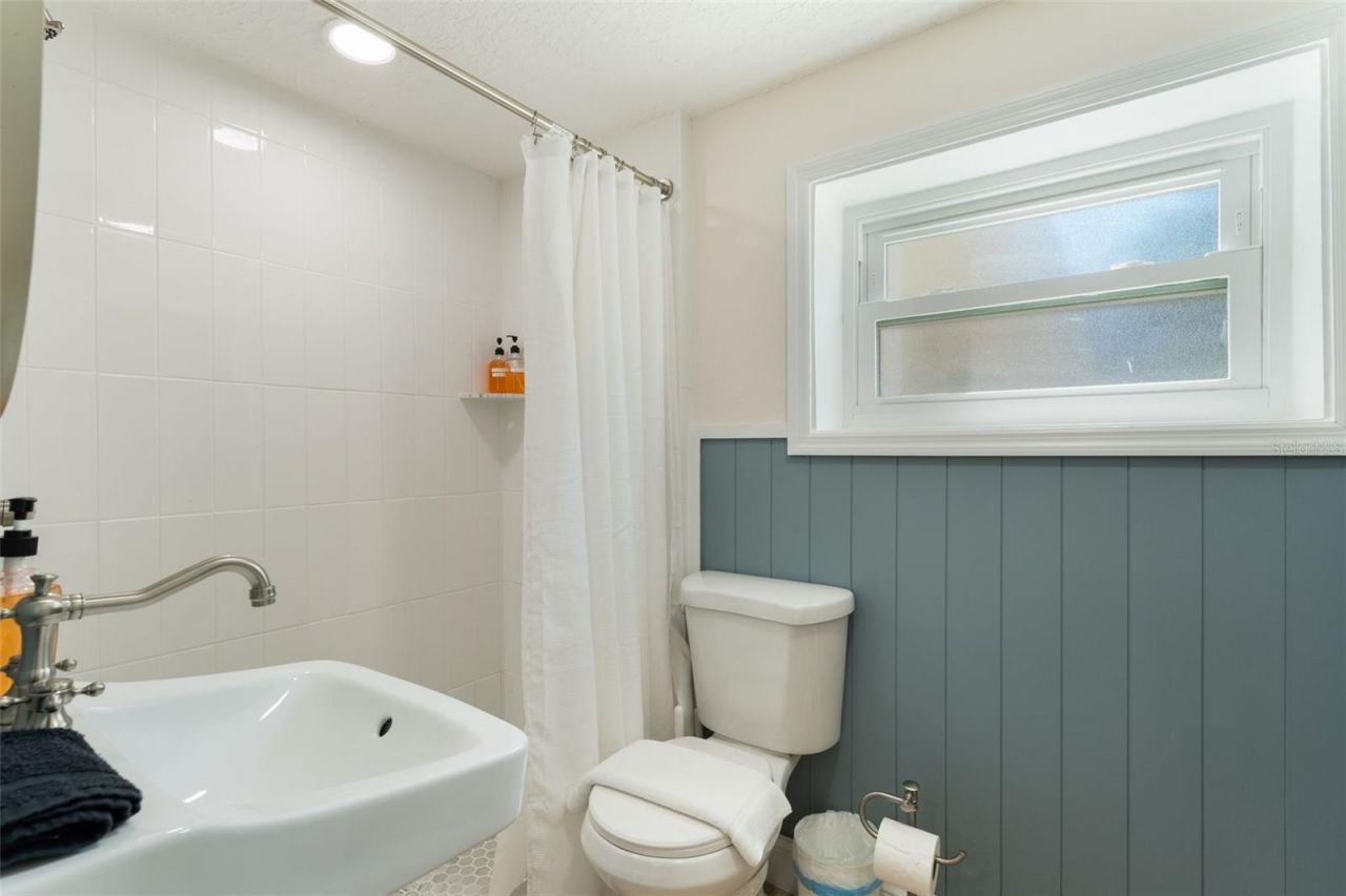 637 S Orlando Avenue, Cocoa Beach, FL 32931 Photo