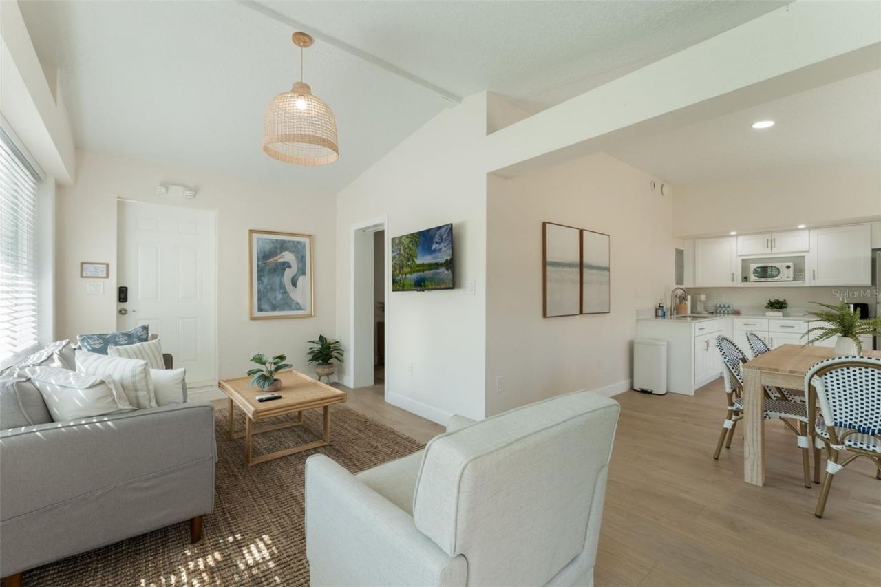 637 S Orlando Avenue, Cocoa Beach, FL 32931 Photo