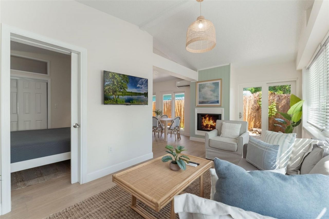 637 S Orlando Avenue, Cocoa Beach, FL 32931 Photo