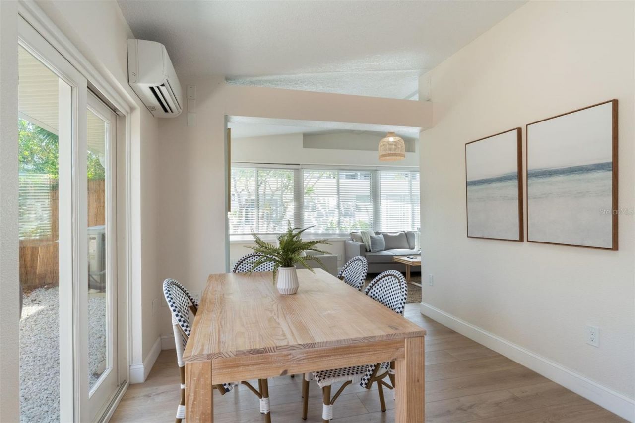 637 S Orlando Avenue, Cocoa Beach, FL 32931 Photo