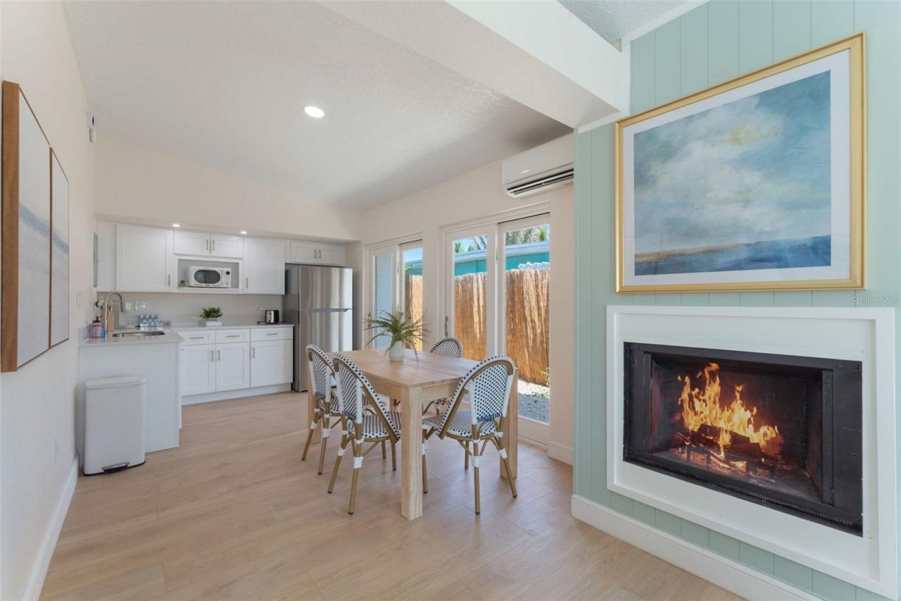 637 S Orlando Avenue, Cocoa Beach, FL 32931 Photo