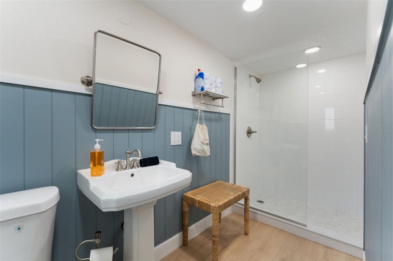 637 S Orlando Avenue, Cocoa Beach, FL 32931 Photo