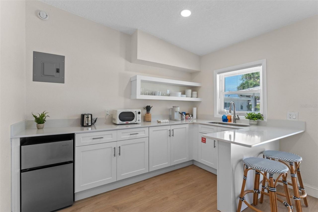 637 S Orlando Avenue, Cocoa Beach, FL 32931 Photo