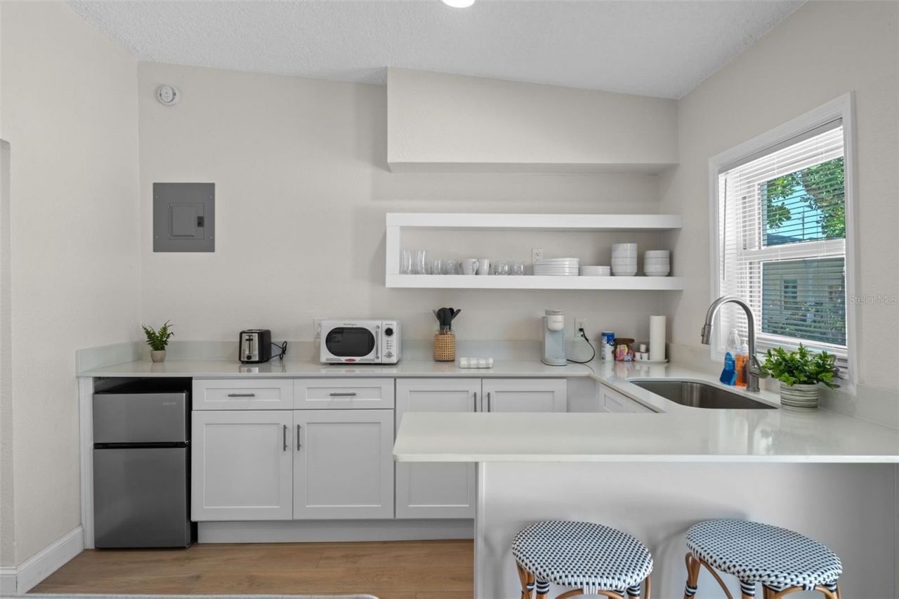 637 S Orlando Avenue, Cocoa Beach, FL 32931 Photo