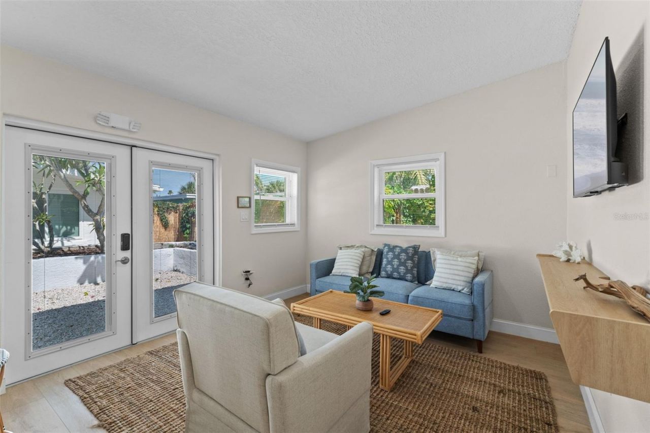 637 S Orlando Avenue, Cocoa Beach, FL 32931 Photo