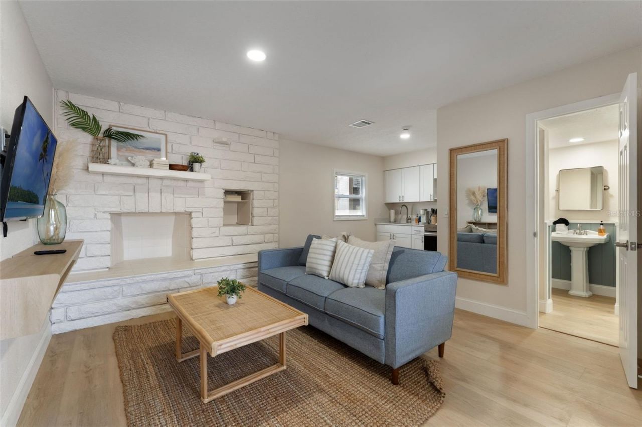 637 S Orlando Avenue, Cocoa Beach, FL 32931 Photo