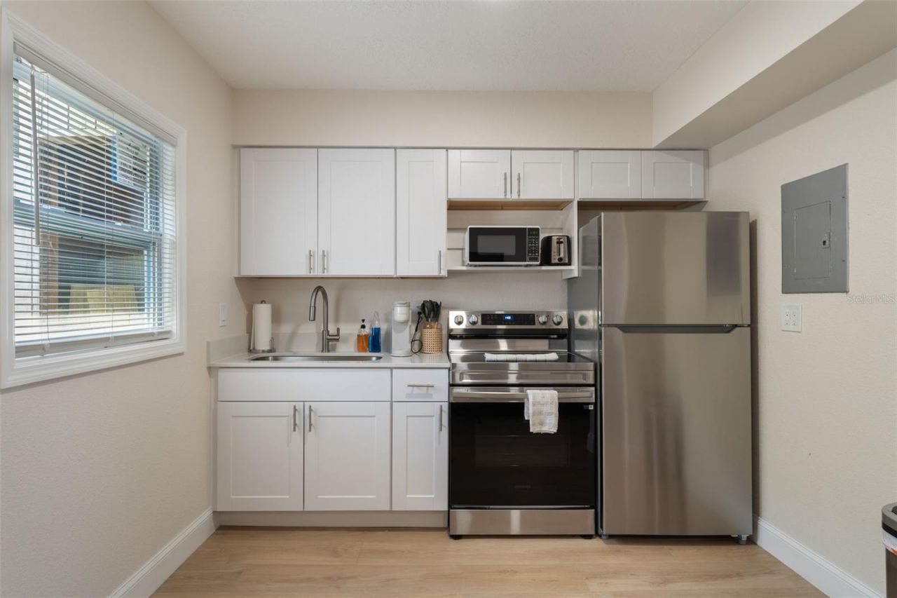 637 S Orlando Avenue, Cocoa Beach, FL 32931 Photo