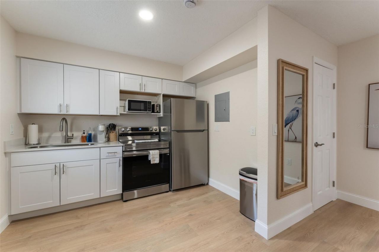 637 S Orlando Avenue, Cocoa Beach, FL 32931 Photo