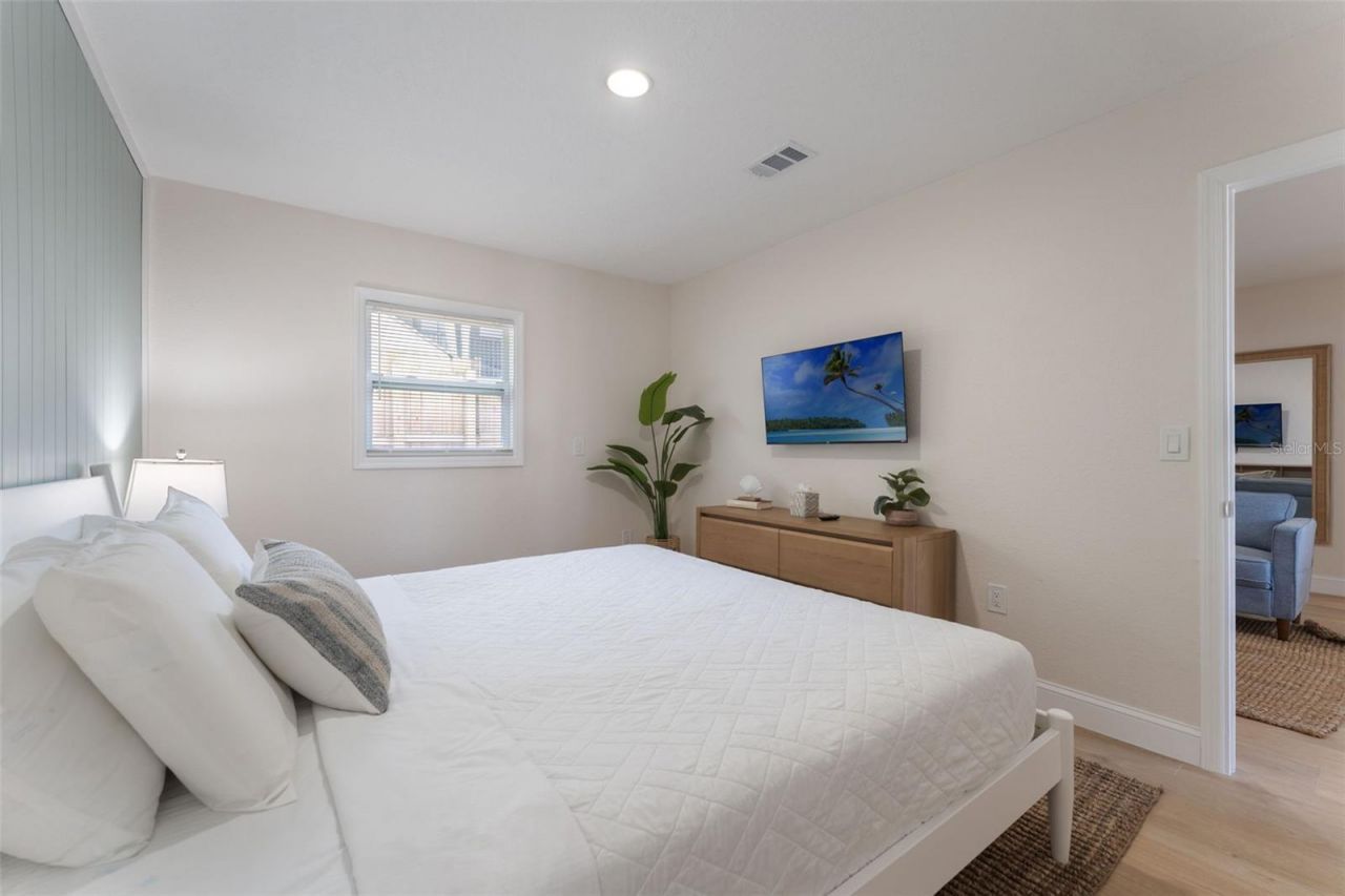 637 S Orlando Avenue, Cocoa Beach, FL 32931 Photo