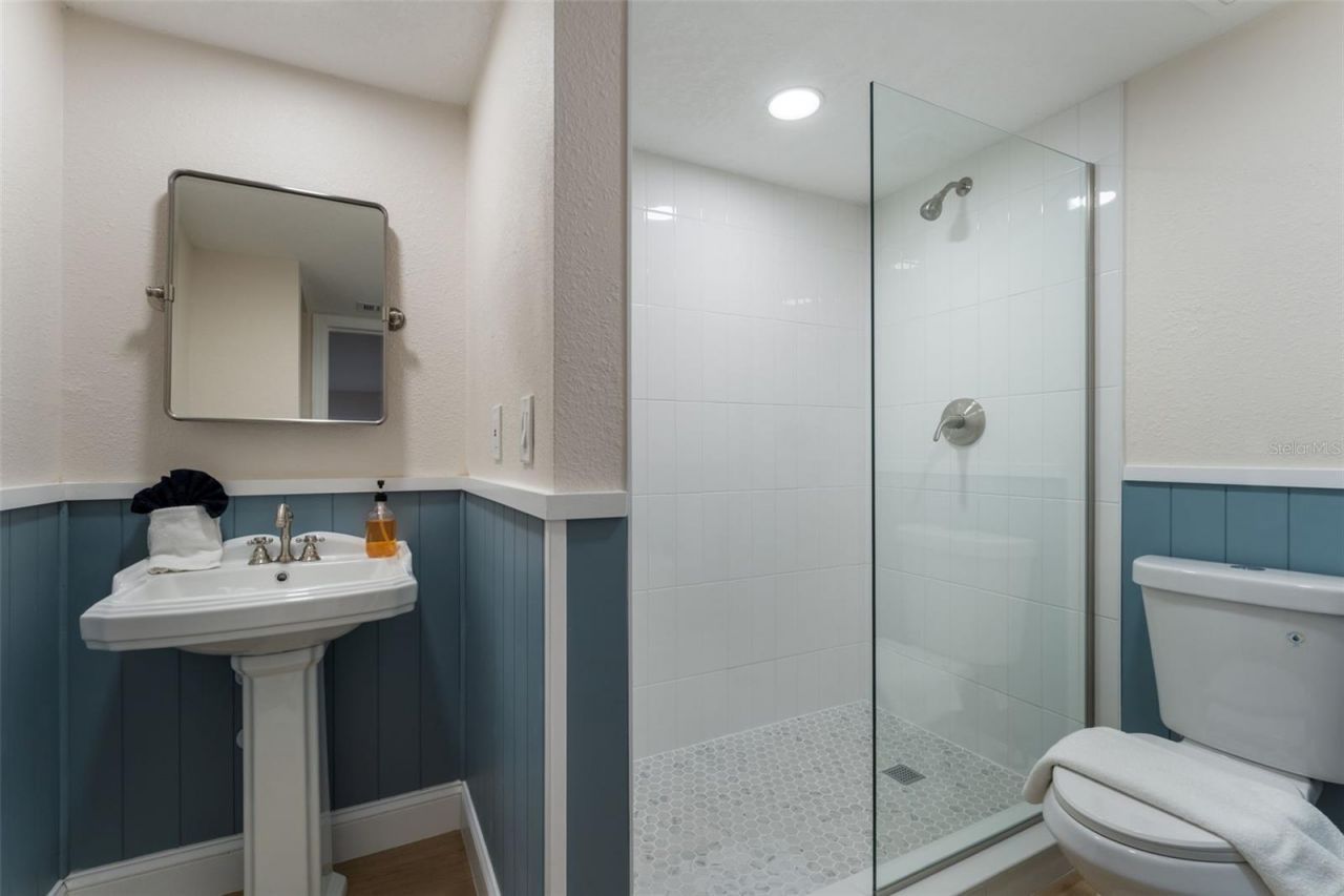 637 S Orlando Avenue, Cocoa Beach, FL 32931 Photo