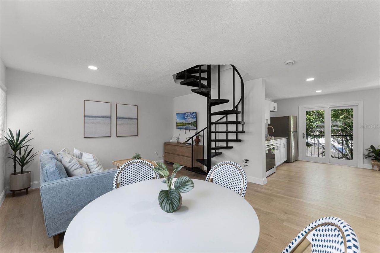 637 S Orlando Avenue, Cocoa Beach, FL 32931 Photo