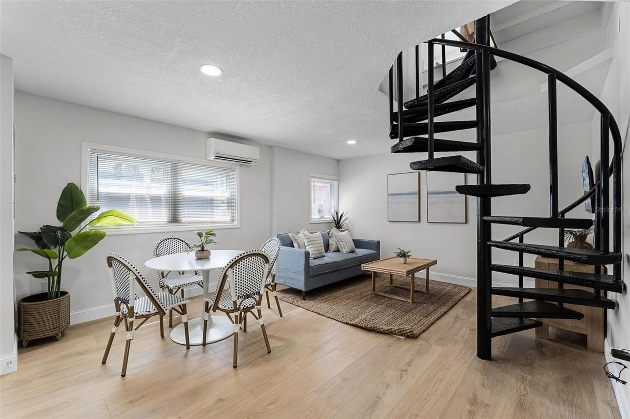 637 S Orlando Avenue, Cocoa Beach, FL 32931 Photo