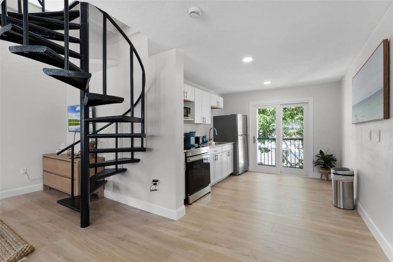 637 S Orlando Avenue, Cocoa Beach, FL 32931 Photo