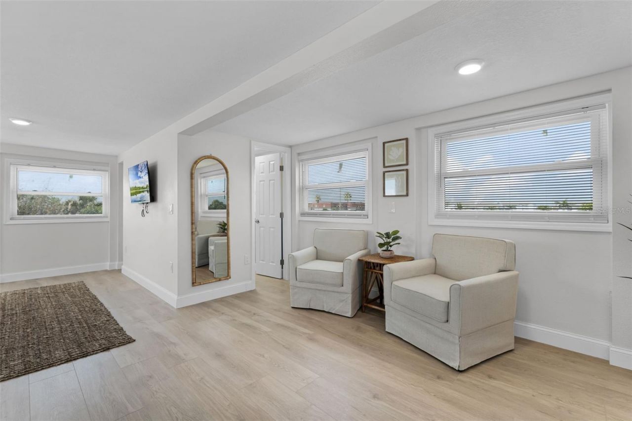 637 S Orlando Avenue, Cocoa Beach, FL 32931 Photo