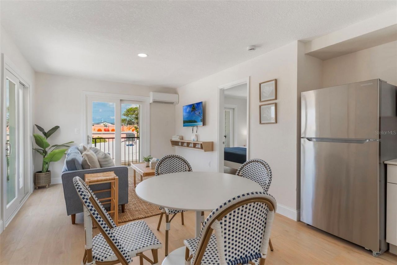 637 S Orlando Avenue, Cocoa Beach, FL 32931 Photo