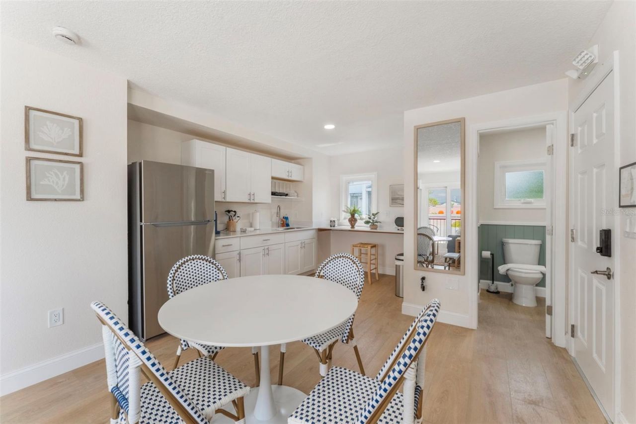 637 S Orlando Avenue, Cocoa Beach, FL 32931 Photo