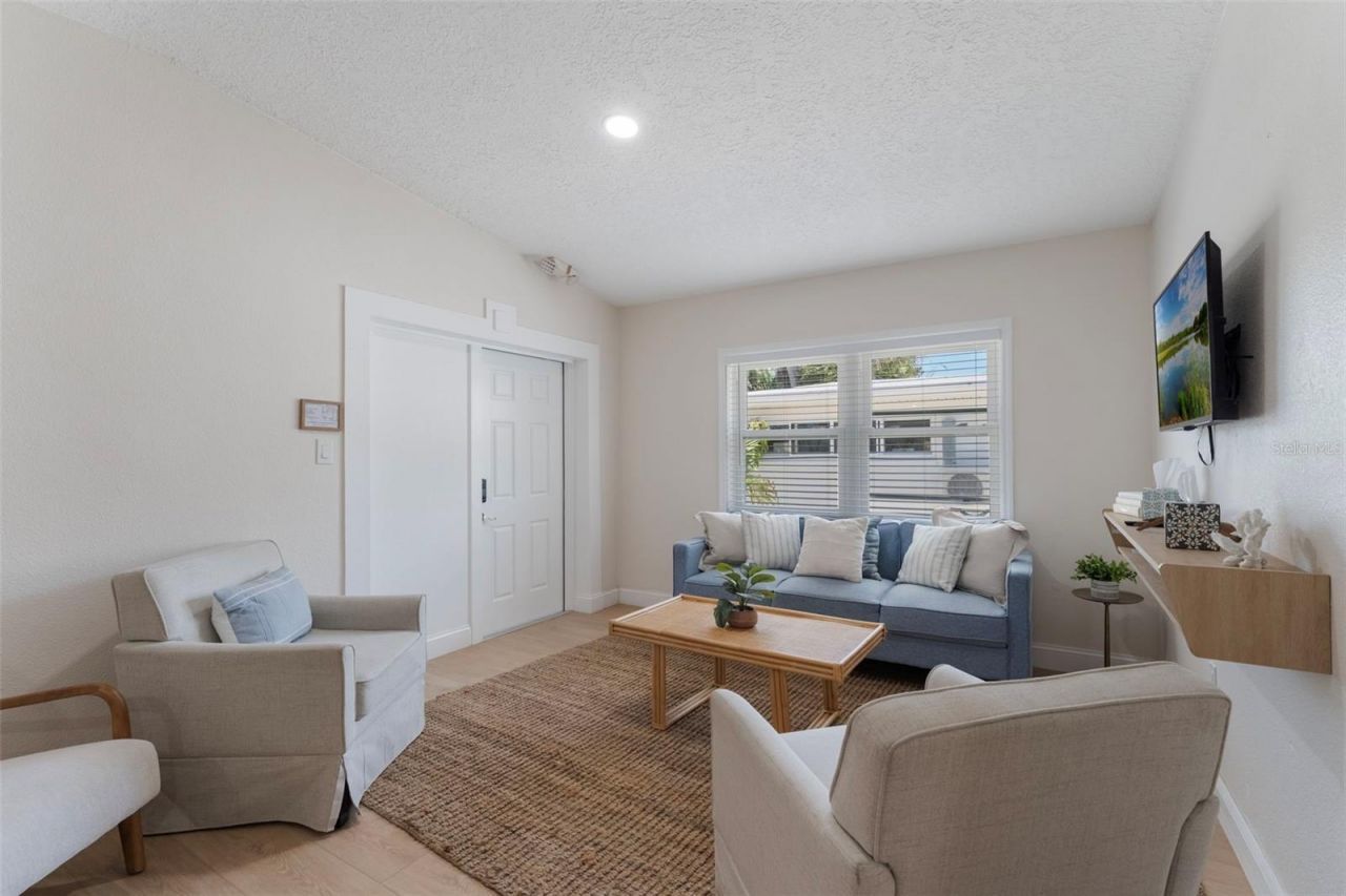 637 S Orlando Avenue, Cocoa Beach, FL 32931 Photo