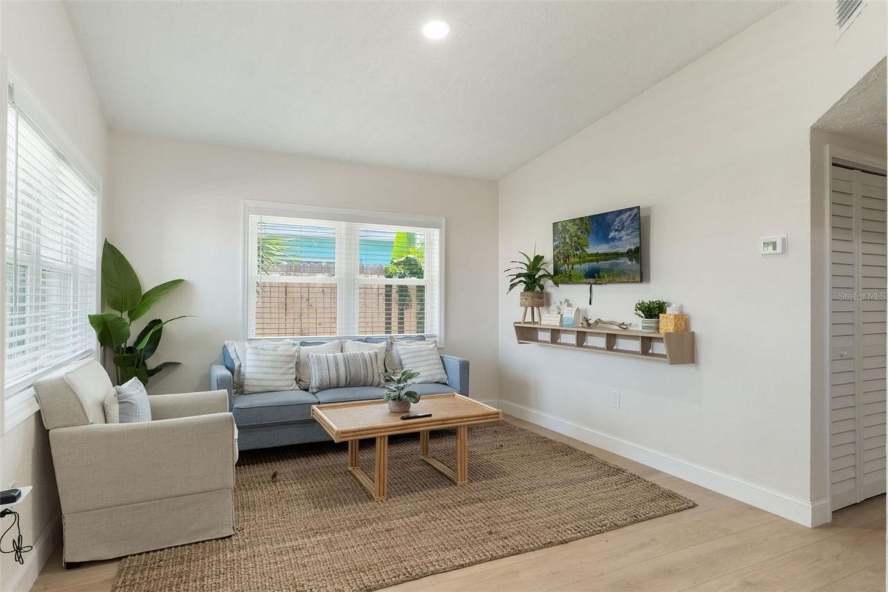 637 S Orlando Avenue, Cocoa Beach, FL 32931 Photo