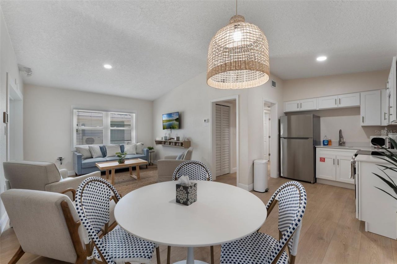 637 S Orlando Avenue, Cocoa Beach, FL 32931 Photo