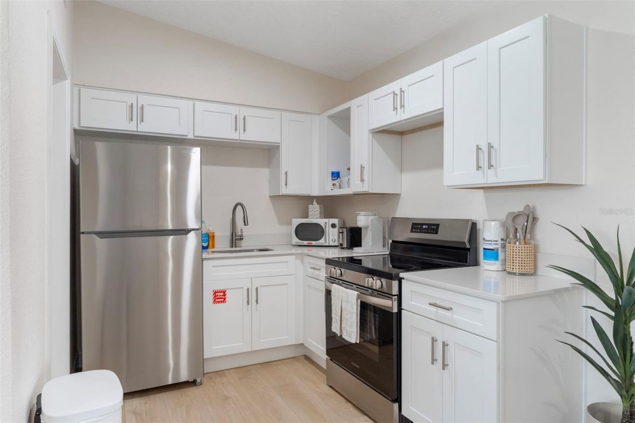 637 S Orlando Avenue, Cocoa Beach, FL 32931 Photo