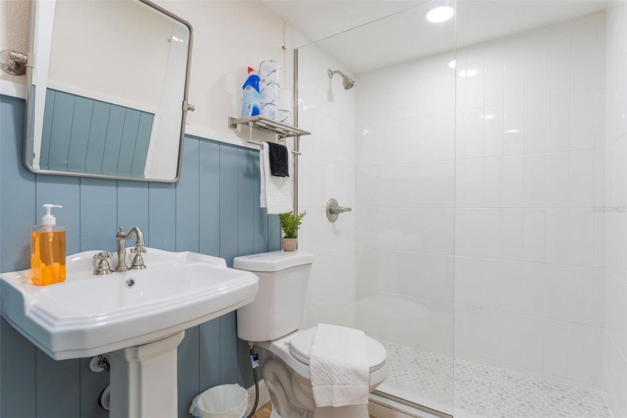 637 S Orlando Avenue, Cocoa Beach, FL 32931 Photo