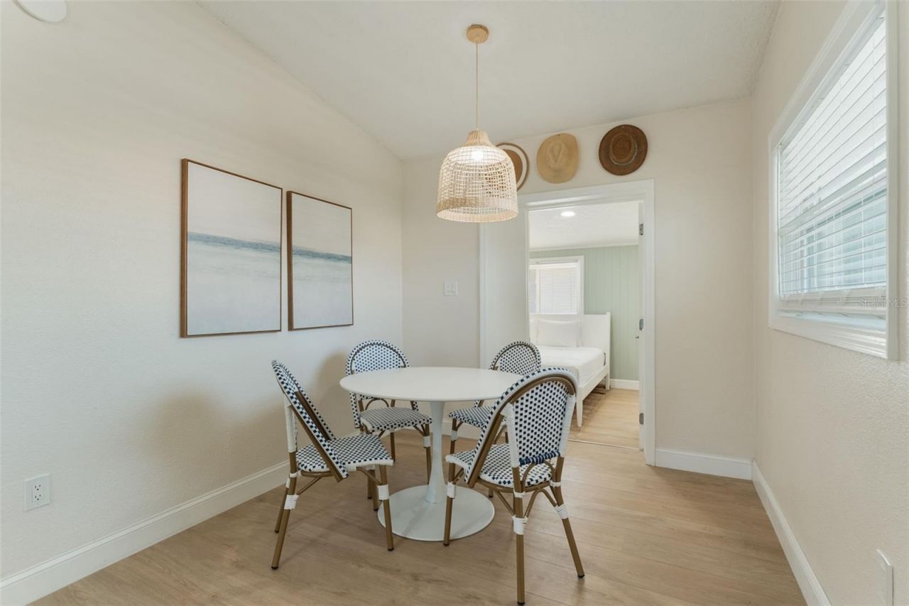 637 S Orlando Avenue, Cocoa Beach, FL 32931 Photo