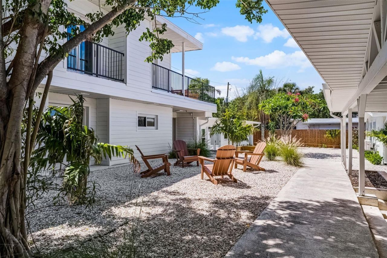 637 S Orlando Avenue, Cocoa Beach, FL 32931 Photo