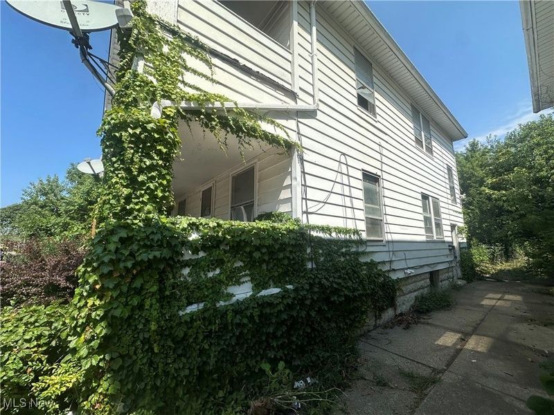 737 E 165th Street, Cleveland, OH 44110 Photo 2