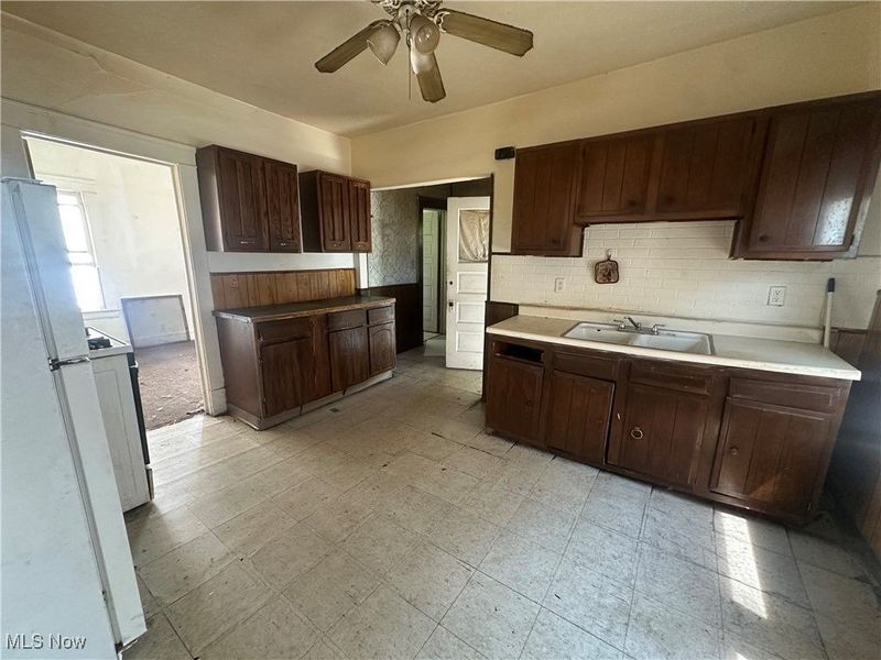 737 E 165th Street, Cleveland, OH 44110 Photo 38