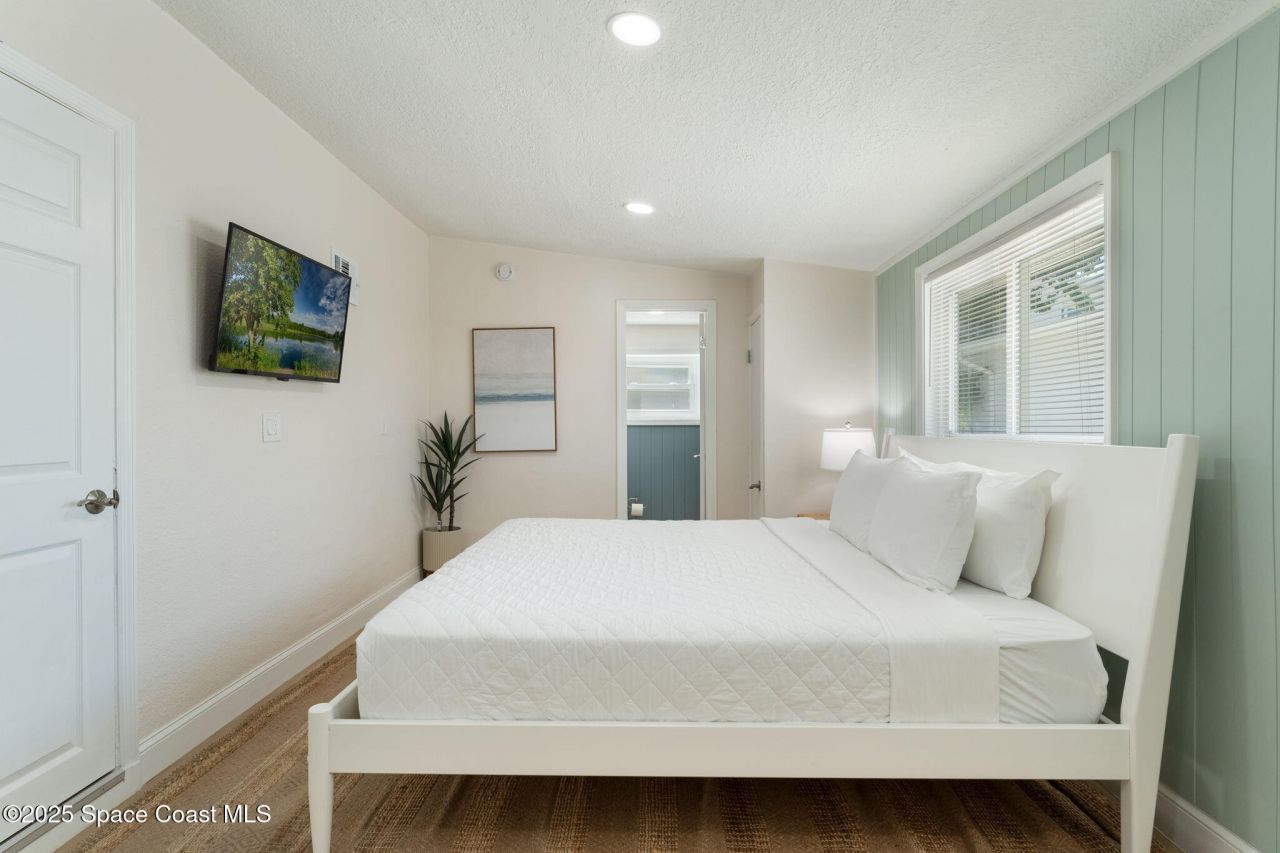 637 S Orlando Avenue, Cocoa Beach, FL 32931 Photo