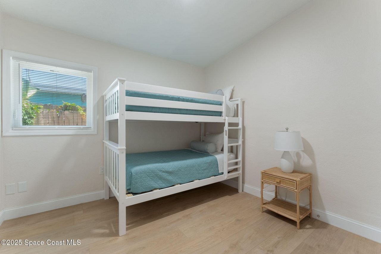 637 S Orlando Avenue, Cocoa Beach, FL 32931 Photo