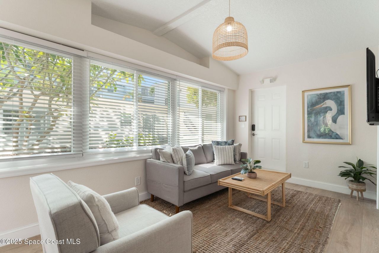 637 S Orlando Avenue, Cocoa Beach, FL 32931 Photo