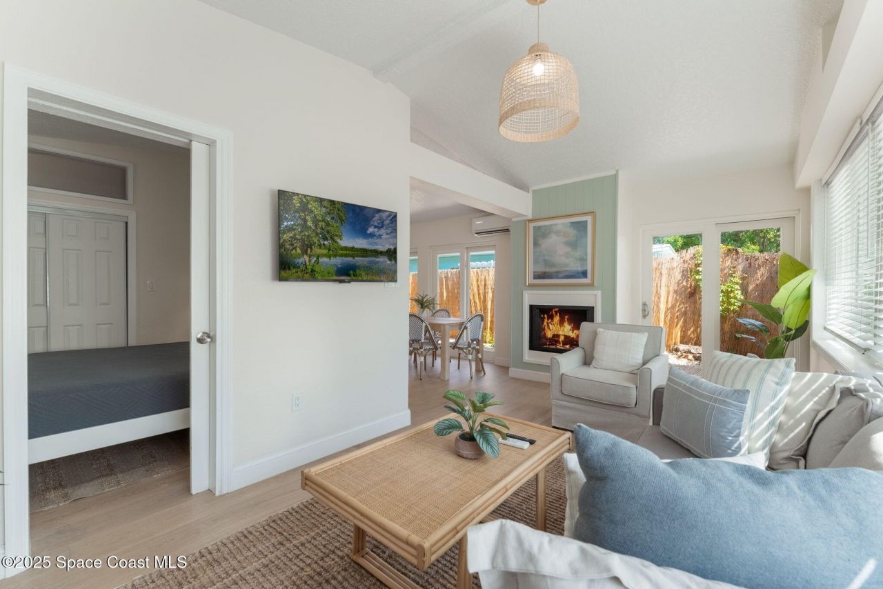 637 S Orlando Avenue, Cocoa Beach, FL 32931 Photo