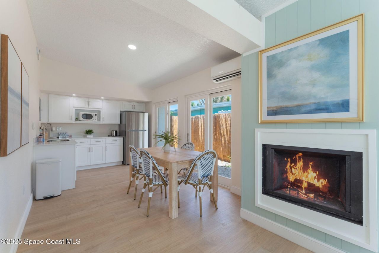 637 S Orlando Avenue, Cocoa Beach, FL 32931 Photo