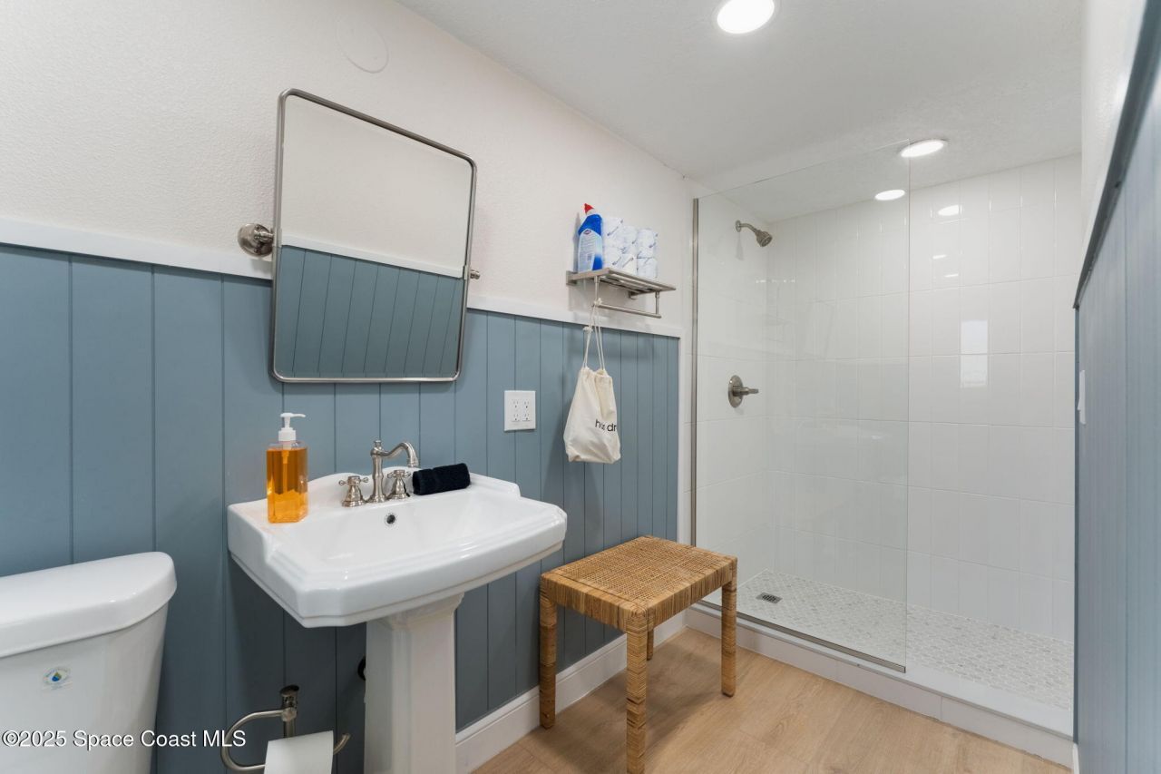 637 S Orlando Avenue, Cocoa Beach, FL 32931 Photo