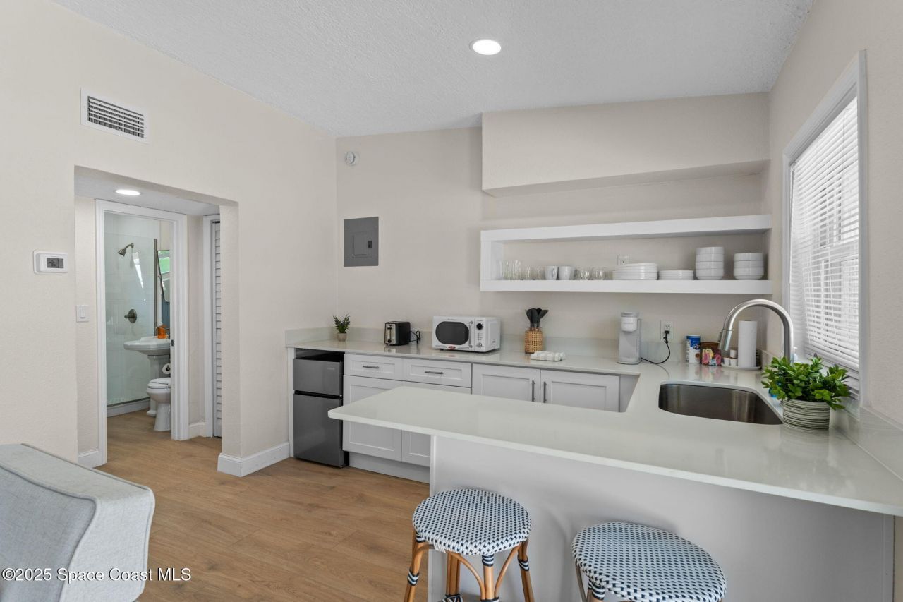 637 S Orlando Avenue, Cocoa Beach, FL 32931 Photo